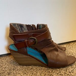 Size 7 blowfish wedge